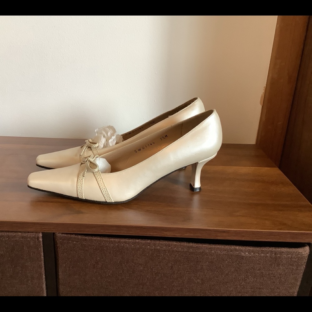 Stuart Weitzman Pump - image 3